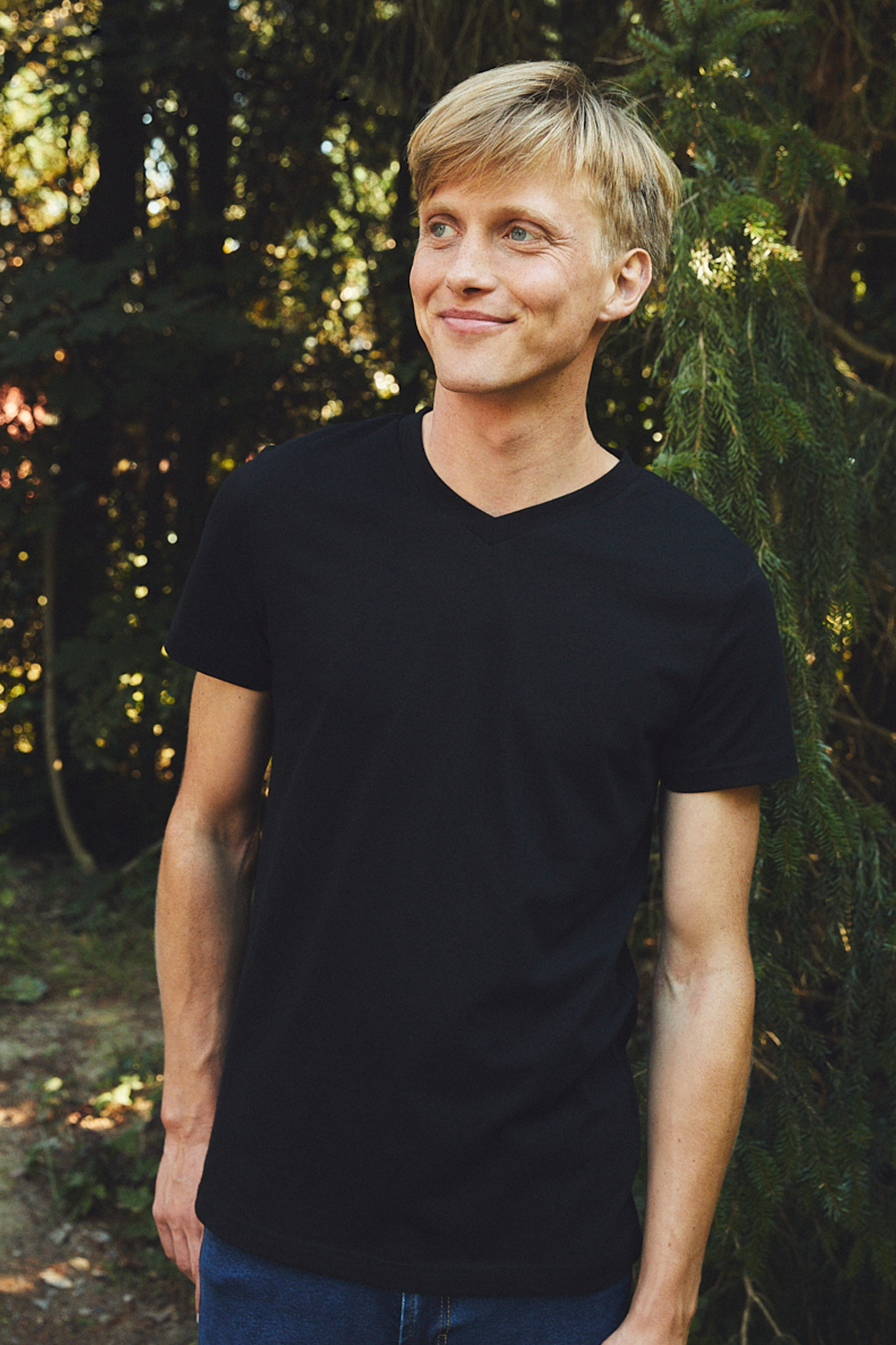 Herren-T-Shirt mit V-Ausschnitt