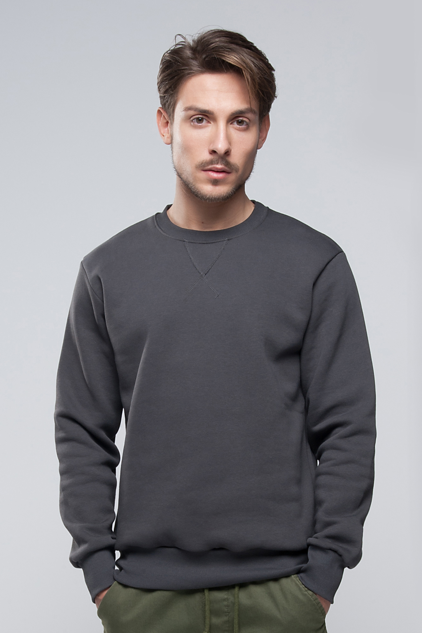 Weiches Sweatshirt aus 100 % Baumwolle (320 g/m²). Schwarz, Größe XS.