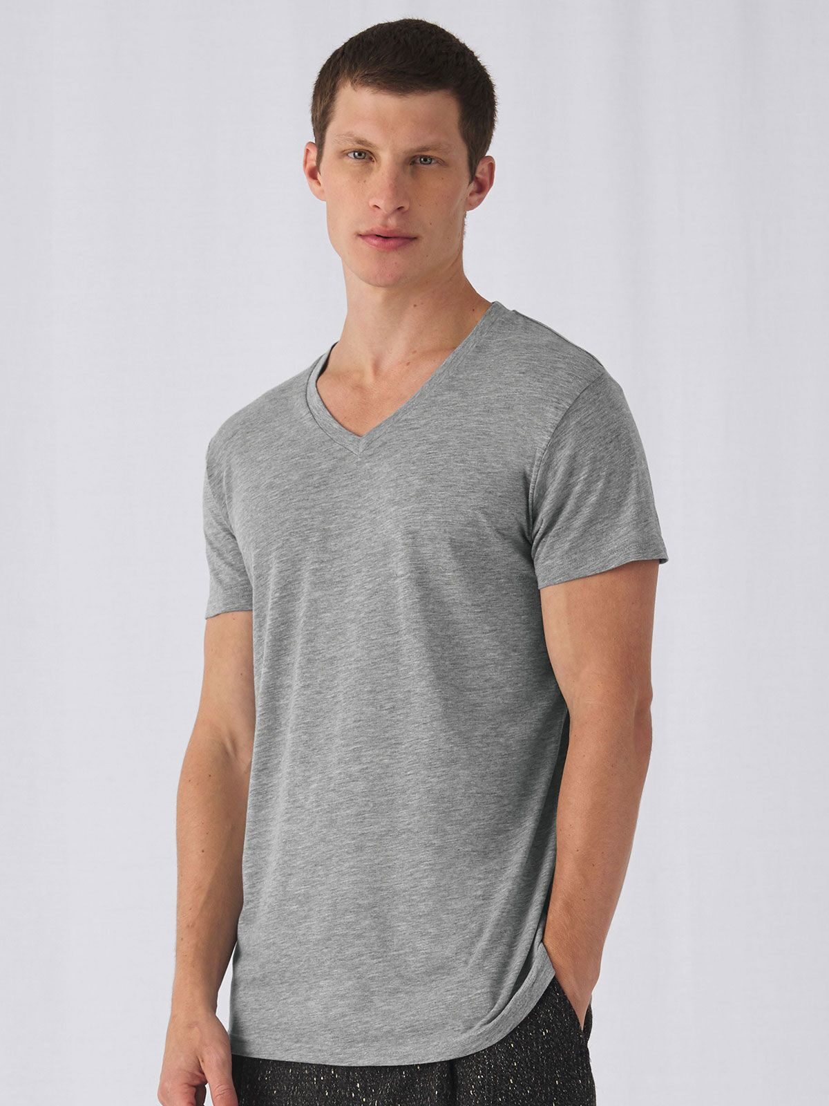 Herren-T-Shirt mit V-Ausschnitt aus Triblend-Material