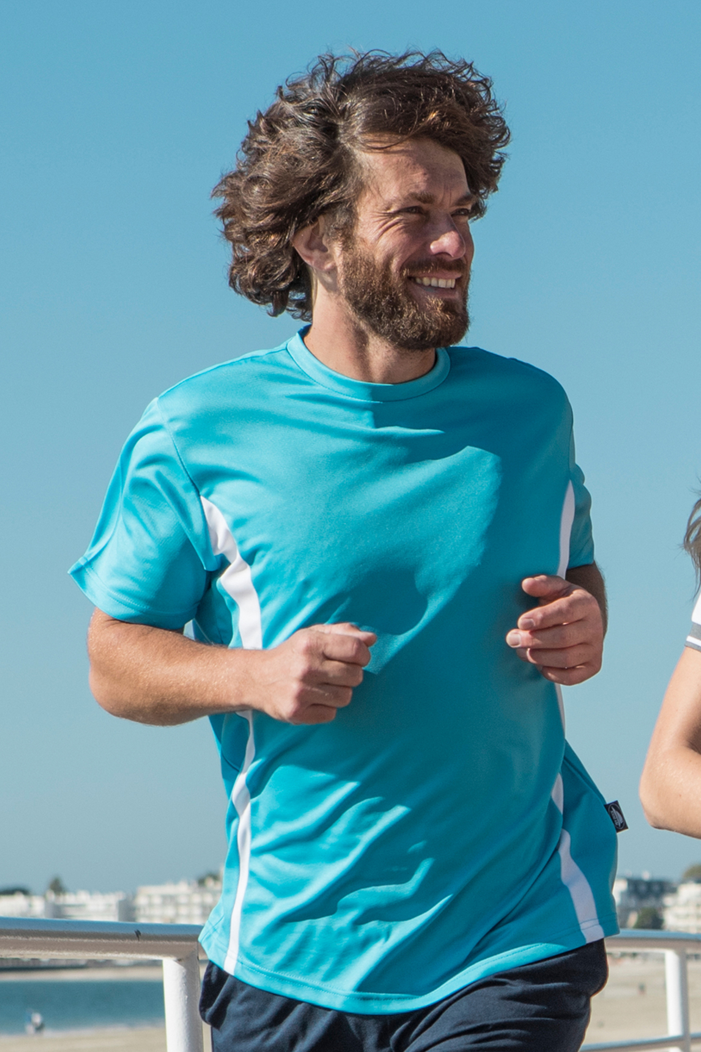 Sport-T-Shirt mit Kontrasteffekten, Größe M/C, 100 % Polyester, 140 g/m², Azurblau/Weiß, Größe S